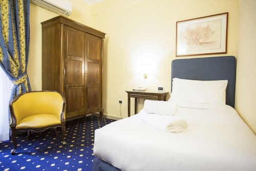 Napoleon Hotel, Room