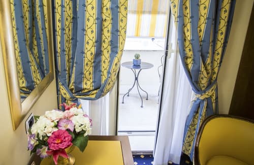 Napoleon Hotel, Room