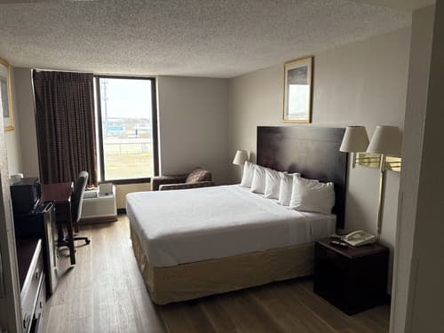 Days Inn by Wyndham Amarillo East, Room