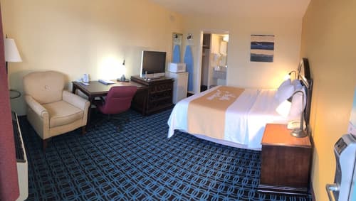 Days Inn by Wyndham Santa Fe New Mexico, Room