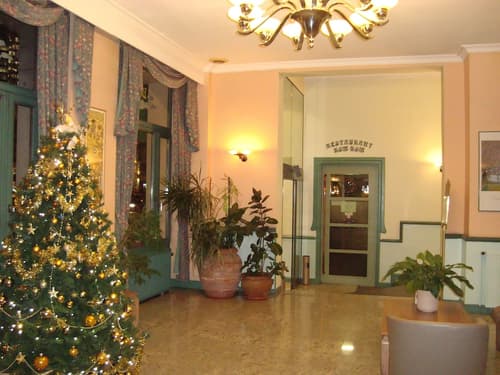 Hotel Le Dome, Lobby