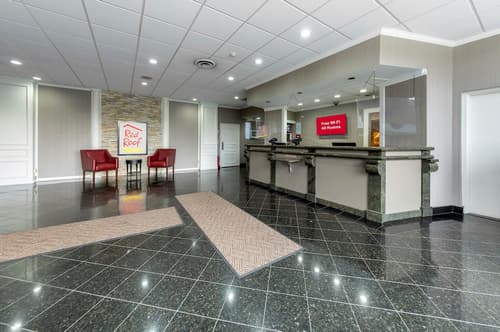 Red Roof PLUS+ Woodbridge - Carteret