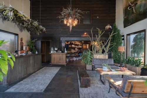 Campfire Hotel, Lobby