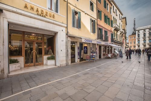 Amadeus Hotel, Front of property