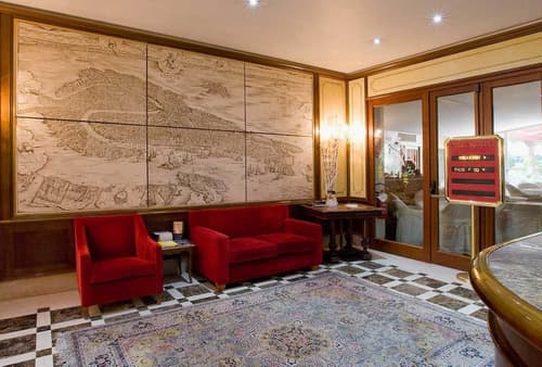 Amadeus Hotel, Reception