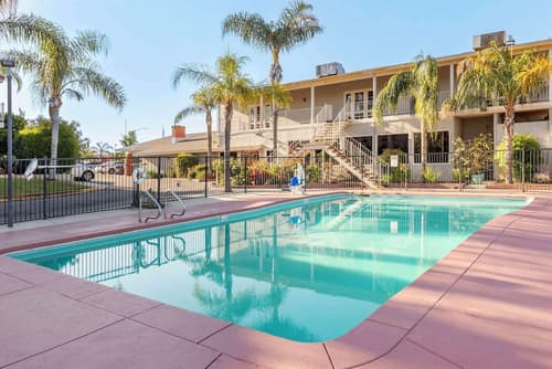 Best Western Plus Hill House, Outdoor pool
