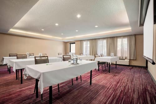Courtyard by Marriott Springfield, Meeting facility