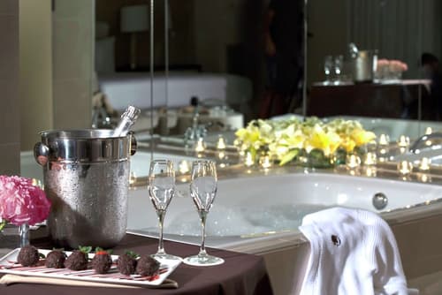 DoubleTree by Hilton Hotel Miami Airport & Convention Center, Bathroom