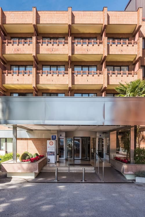 Hotel Madrid Alameda Aeropuerto, Affiliated by Meliá, Property entrance