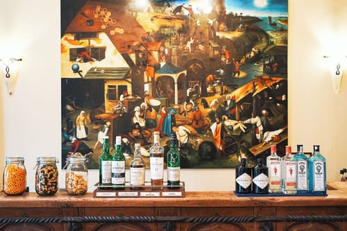 Martin's Relais, Bar (on property)