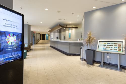Toronto Don Valley Hotel and Suites, Reception