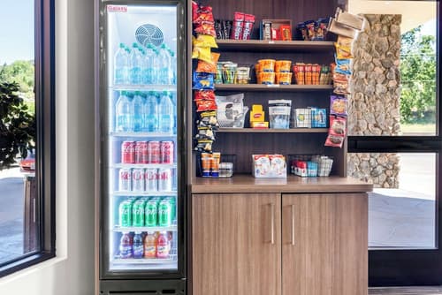 Best Western Plus Yosemite Way Station Motel