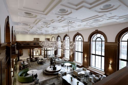 Hotel Fort Des Moines, Curio Collection by Hilton, Lobby