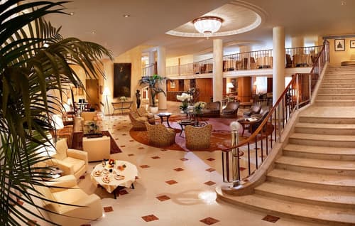 Hotel Cavour, Lobby
