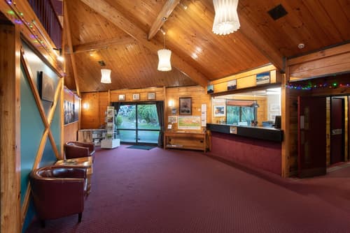 Skotel Alpine Resort, Reception