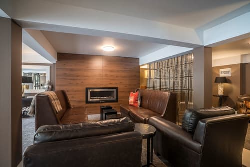 The Ashley Hotel, Lobby lounge