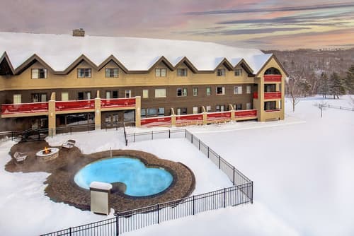 Killington Mountain Lodge, Tapestry Collection by Hilton, Outdoor spa tub