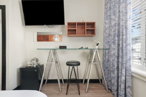 Chesterfield Hotel & Suites, Room