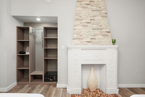 Chesterfield Hotel & Suites