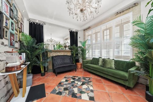 Hotel Shelley, Lobby sitting area