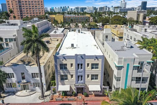 Hotel Shelley, Front of property