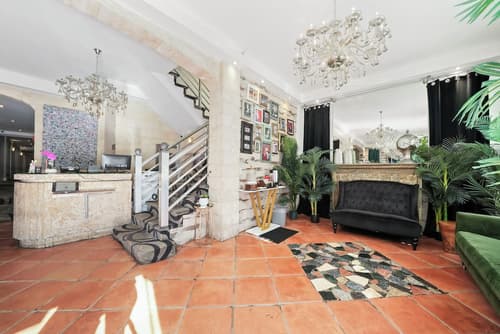 Hotel Shelley, Reception