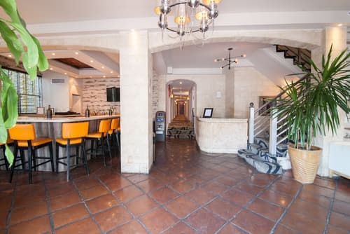 Hotel Shelley, Check-in/check-out kiosk