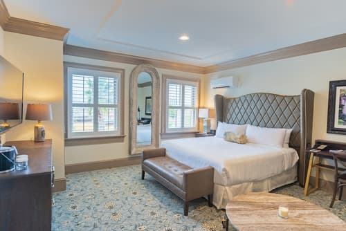 Andrew Pinckney Inn, Room