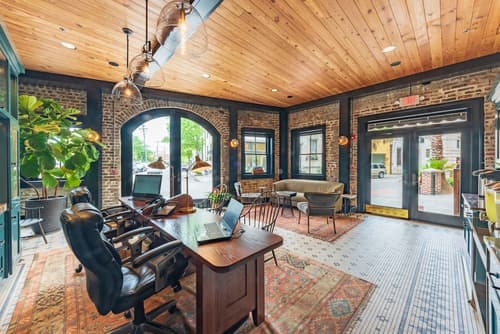 Andrew Pinckney Inn, Concierge desk