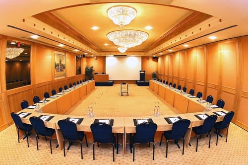 Le Châtelain, Meeting facility