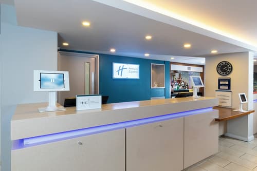 Holiday Inn Express Birmingham - Oldbury by IHG, Reception