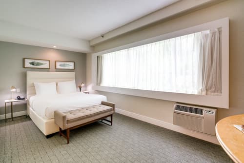 Crest Hotel Suites, Room