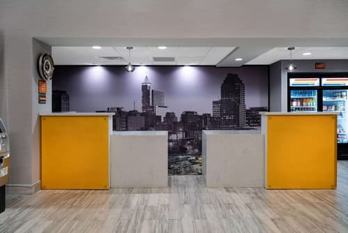 La Quinta Inn & Suites by Wyndham Raleigh Downtown North, Reception