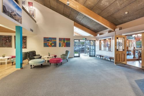 Nordfjord Hotell, Interior entrance