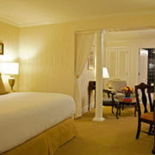 Fitzpatrick Grand Central, Room