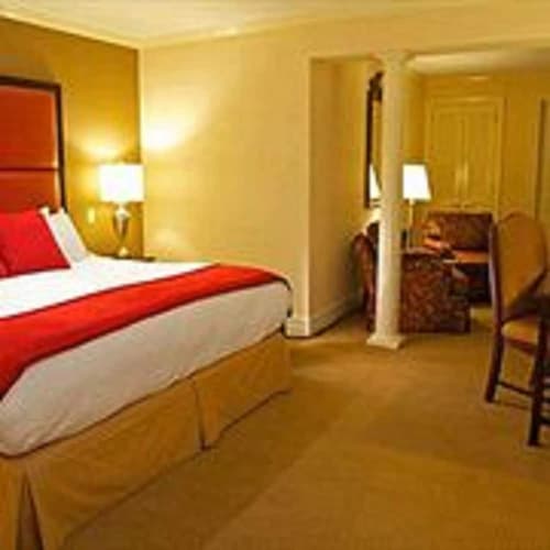 Fitzpatrick Grand Central, Room