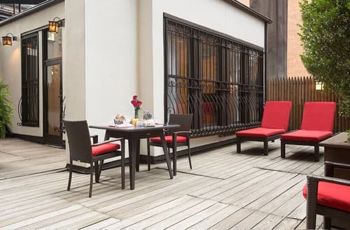 Fitzpatrick Grand Central, Terrace/patio