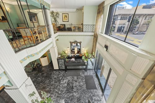 Embassy Hotel, Reception