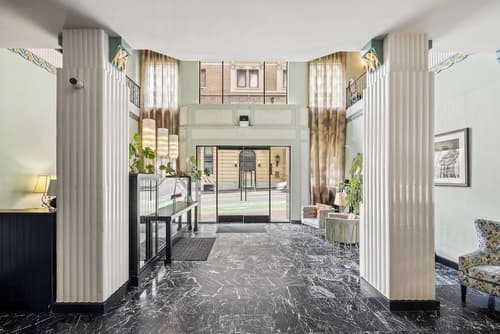 Embassy Hotel, Reception