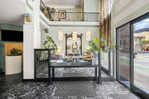 Embassy Hotel, Reception