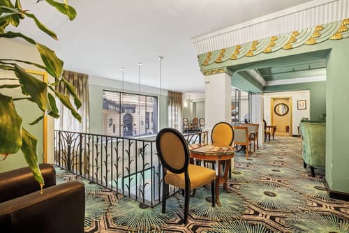 Embassy Hotel, Reception