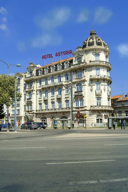 Hotel Astoria, Primary image