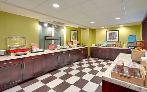 Spark by Hilton Salt Lake City Central, Breakfast area