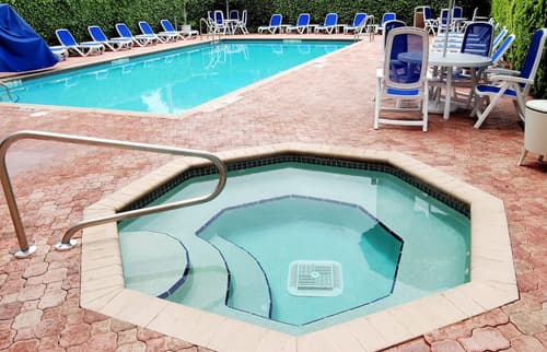 Comfort Suites Miami - Kendall, Outdoor pool