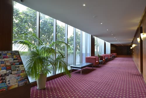 Seasons Botanic Gardens, Lobby