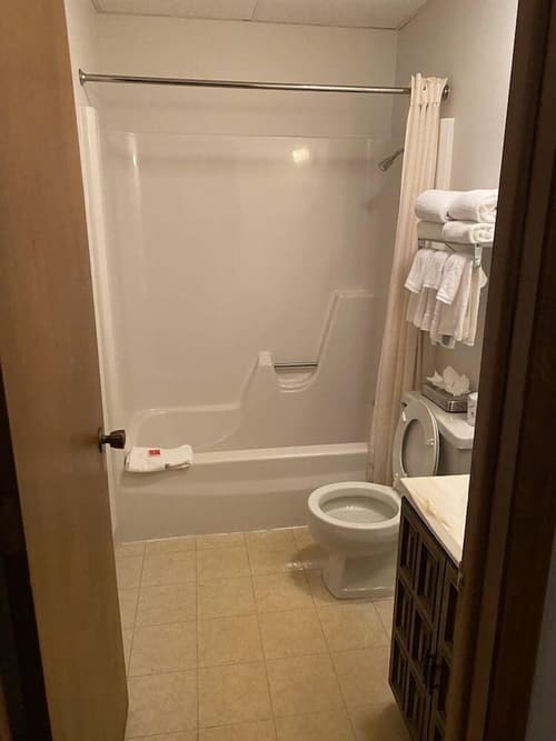 Econo Lodge Wall, Bathroom