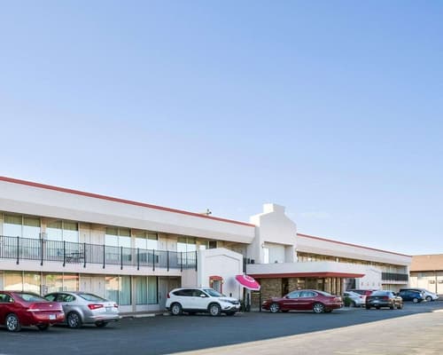 Econo Lodge Wall, Primary image