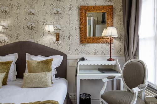 The Pand Hotel, Room