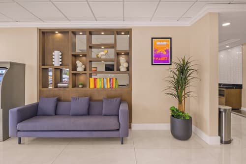 B&B Hotel Miami Airport, Lobby sitting area