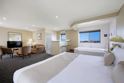 Comfort Inn On Raglan, Room